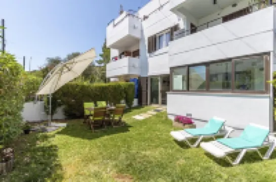 Apt. Franca, near the beach. 300 m, Pool, Wifi, A/C Terrasse and private garden