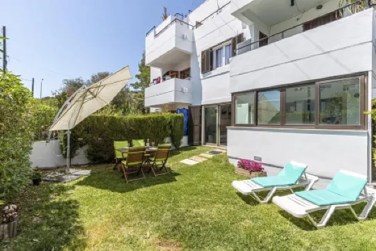 Apt. Franca, near the beach. 300 m, Pool, Wifi, A/C Terrasse and private garden