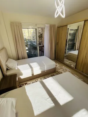 Luxury Inn211m 3BR Amazing Garden view in Madinaty-Cairo-Egypt M2 Park周辺のホテル