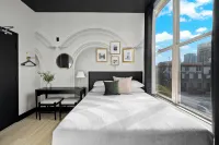 The Neon Elm Hotel - Homestays