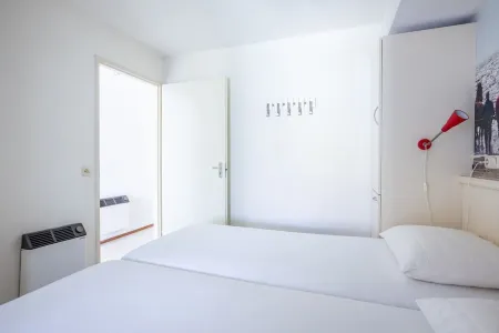 Ameland - Quiet apartment near the beach with terrace and pool access