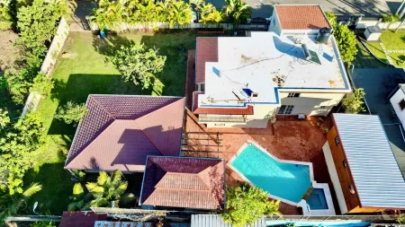 Propiedad de fácil acceso, jacuzzi y piscina climatizada en Jarabacoa.