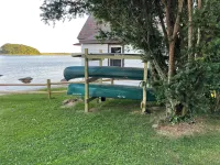 Charming 3-bedroom cottage in Westerly footsteps from the water