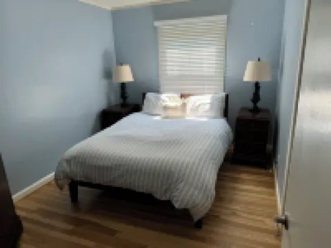 Charming 3-bedroom apartment in serene Grosse Pointe Park, close to lake