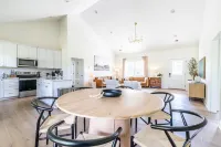 New Home in Tusculum - ALL King Beds! No Cleaning Fees!