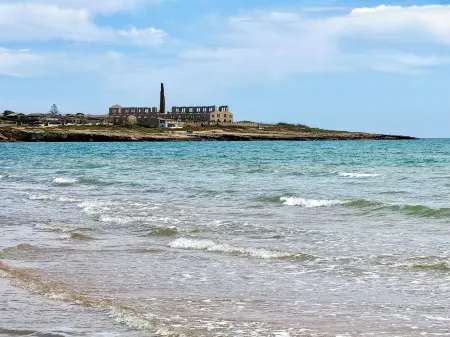 Sabbia Sole e Sale - Mediterranean Home 5' from Sampieri Beach Отели в г. Sampieri