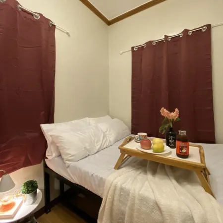 Jala Jala Casita Blanca Tiny House and Farm Stay with Mountain View and Pool