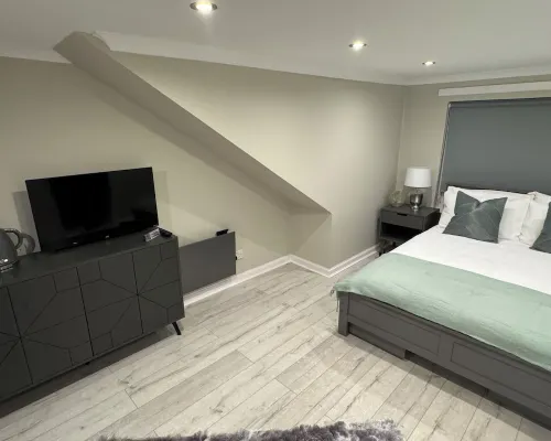 Newly Renovated Room With Private Bathroom - Sleeps 3 - 2 Beds Các khách sạn ở Bathgate