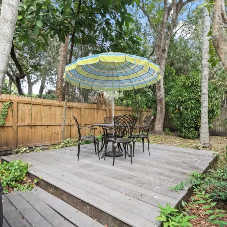 Heated pool.  4-bedroom house. 6.9 miles to honeymoon Beach.