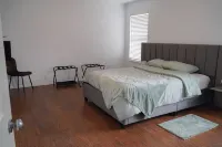 Charming 3-bedroom house in Jenks with AC, WiFi. Enjoy your stay Hotels in Jenks