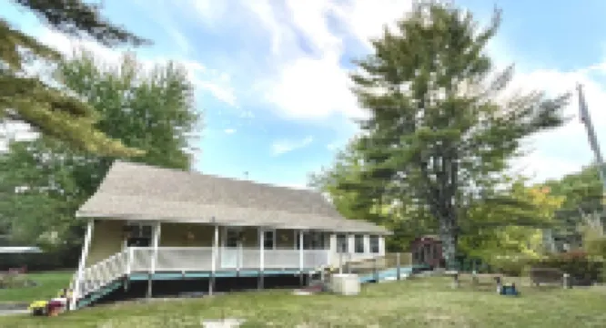 River front house with HOT TUB! 奧西皮酒店