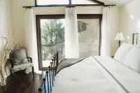 3-bedroom chalet just 13 minutes drive to Bethel Woods