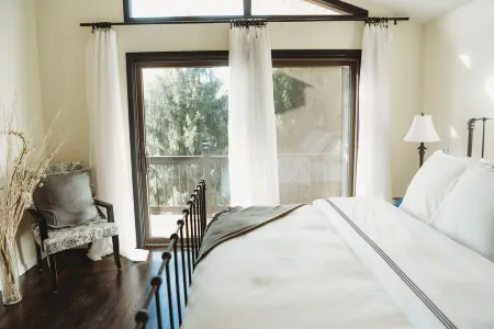 3-bedroom chalet just 13 minutes drive to Bethel Woods