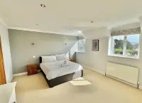 Stunning 7 Bedroom Escape Near New Forest and Beach - Large Garden - Sleeps 14