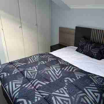 Charming 2-bedroom apartment in enchanting Sandton with WiFi Rooms