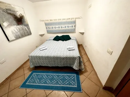 Vacation house Campulongu 150 mt from the sea "Villa Carolina" فنادق في Campulongu