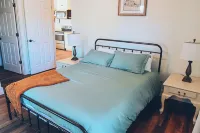 Charming 2-bedroom cottage built with children and pets in mind.