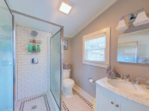 Charming 1-BR pet friendly house in Lockhart. Short stroll to the best BBQ spots Hotels in Lockhart