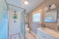 Charming 1-BR pet friendly house in Lockhart. Short stroll to the best BBQ spots Hotels in Lockhart