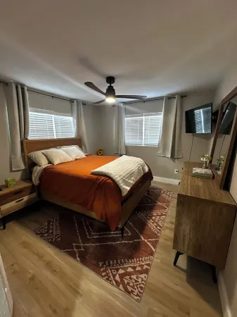 Spacious 5-bedroom house with two mother in law Suites!