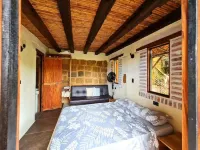 Casa Pájaro, birdwatching in native forest