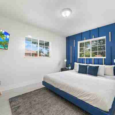 New Home w/ Big Patio / Heated Pool / Pool Table / Ping Pong Table Rooms
