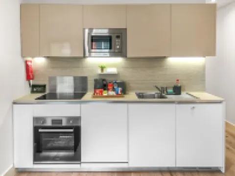 1-Br Apartment next to London Heathrow Airport | 3 Beds | Free Parking