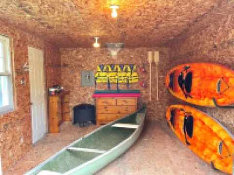 Stunning 4 Season Family Friendly Lake House with Hot Tub