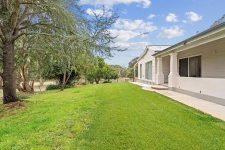 Panoramic views on the doorstep of McLaren Vale, Adelaide Hills and the beach.