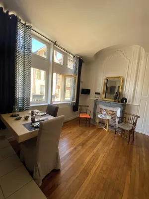 The Jean Jaurès offers you a 30 m2 apartment in a XVIth century building.