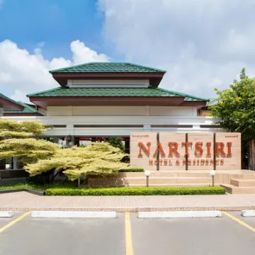 納特西里酒店 鄰近Wat Thung Sri Muang的酒店