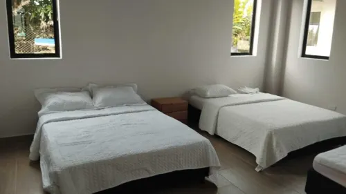 Escape to Serenity: Luxurious Villa with Pool and Breathtaking Views 雷斯特雷波住宿飯店