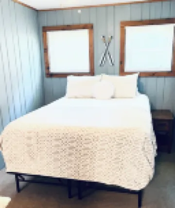 Cozy 2-bedroom cabin in the beautiful Northwoods on Lac Courte Orielles Lake!