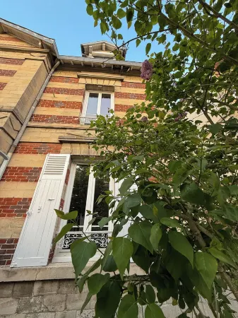 La Maison du 18, Charming B&B for 1 to 6 people in the heart of Chantilly Отели рядом с достопримечательностью «Форе де Шантийи»