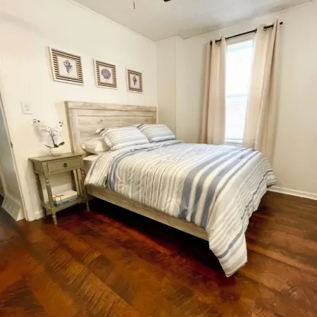 Charming 3-bedroom House - Two Blocks from the Beach