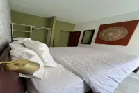 Séjour chic à Bonoumin Abidjan Mall. Appartement moderne avec un jacuzzi. Hotels in 