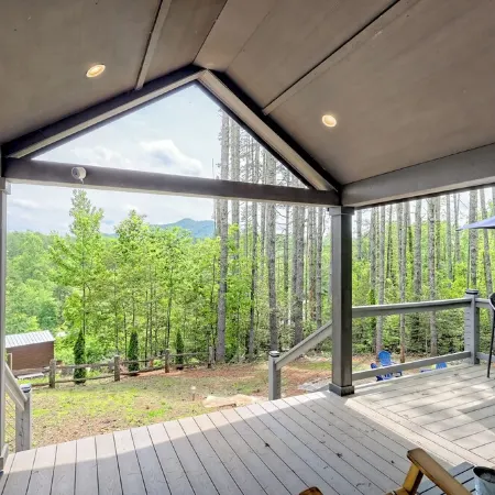 Cozy Cabin in Enchanting Franklin with AC