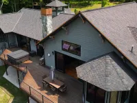 Spacious modern mountain style home with beautiful western views in Corning, NY Hotels in Erwin