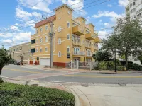 Spacious Downtown Cocoa Village Estate 1 with River Views! 코코아 호텔