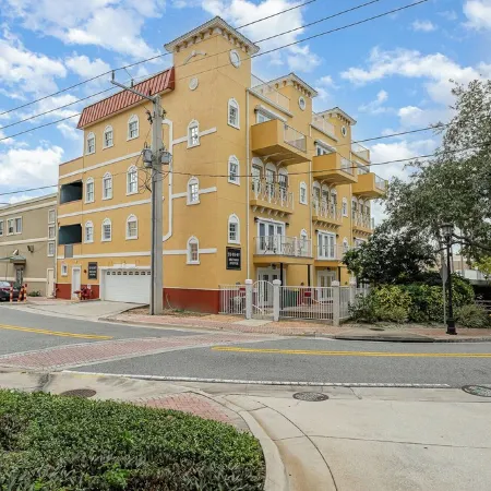 Spacious Downtown Cocoa Village Estate 1 with River Views!