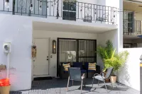 Charming 3-bedroom house with WiFi, AC in quiet Miami neighborhood for families. Hotels in der Nähe von The Falls