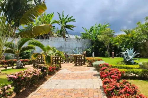 3-bedroom house with Wi-Fi, AC, 24 Hr Sec Hotels in Priory