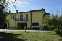A few minutes from Rome and other centers Farmhouse in the Umbrian village with pets allowed فنادق في Calvi dell'Umbria