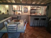 Charming 2-bedroom house in tranquil Le Bouscat with WiFi Hotels in Le Bouscat