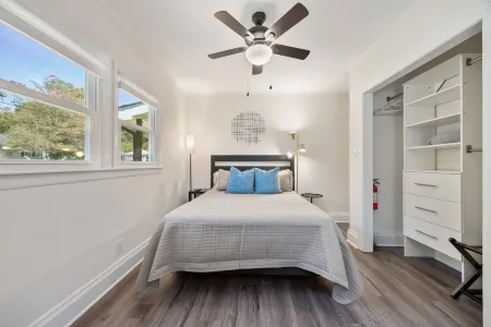 Quiet and Contemporary Home in Coveted Watts-Hillendale. Close to Duke/VA. Отели рядом с достопримечательностью «Университет Дьюк»