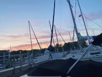 In town contemp , artsy hideaway—walk to 2 lakes and everything else!