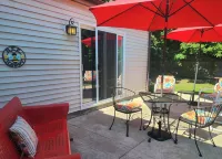 Spotless Geneva Beauty!  Mins to Wineries, Spires, Downtown, the Strip, & More!