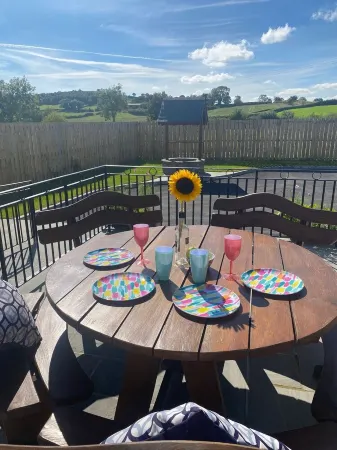 *NEWLY RENOVATED* Cosy Country Cottage, Sleeps 5, (4 star) Отели рядом с достопримечательностью «Даунпатрик энд Вниз Рейлуэй»