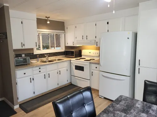 Steps to the Beach Hotels in Sylvan Lake