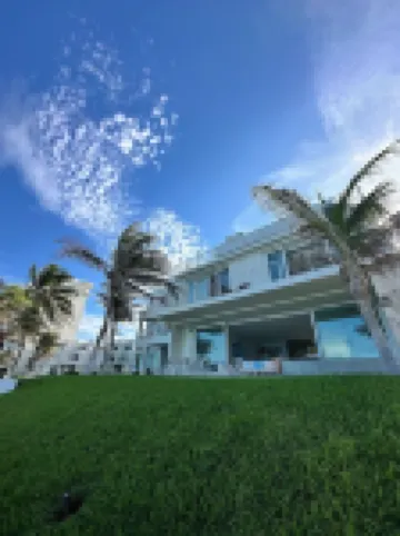Spacious 4-bedroom villa with WiFi, AC in charming Cancún